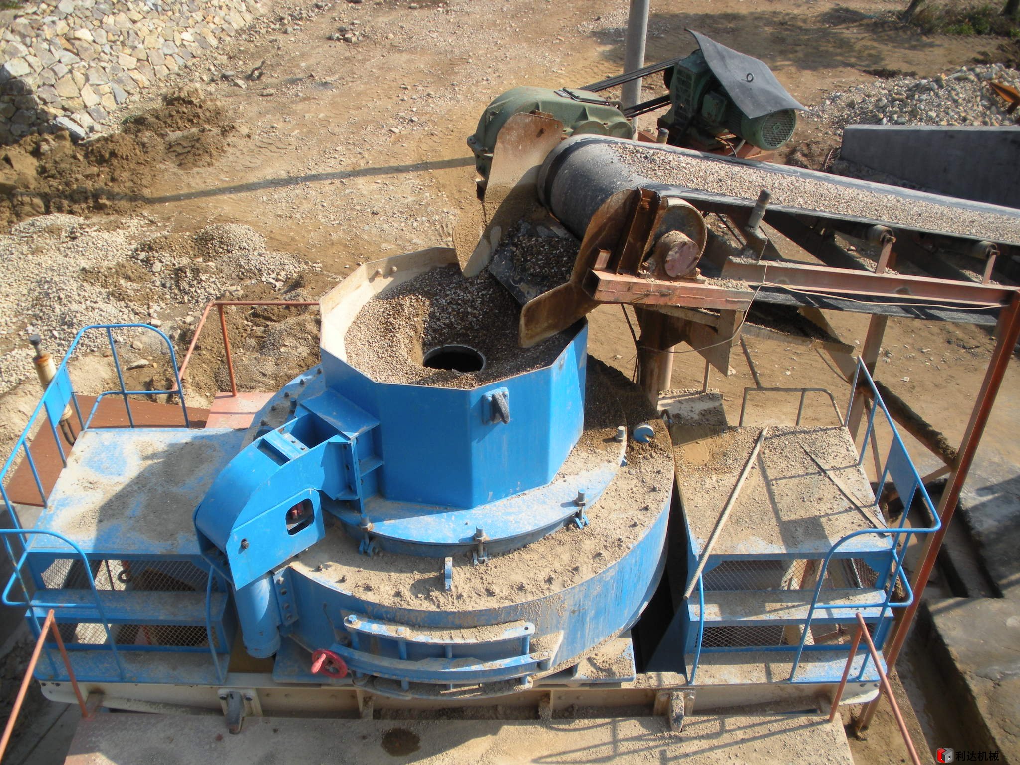 制砂機(jī)生產(chǎn)線現(xiàn)場(chǎng)