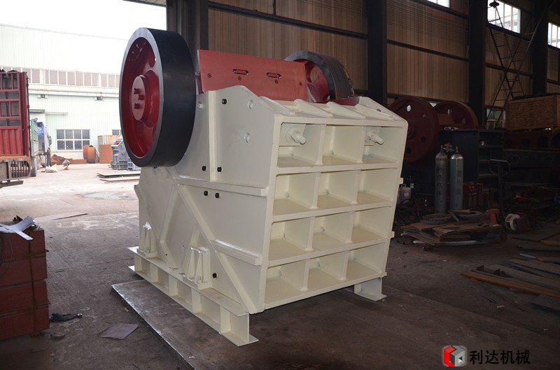 顎式破碎機設(shè)備